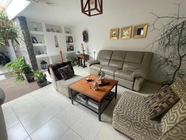 Casa en venta Valle Del Cauca Cali Santa Teresita 430 m2 Habitaciones 4 Baños 5 Garajes 2 Precio $1200000000