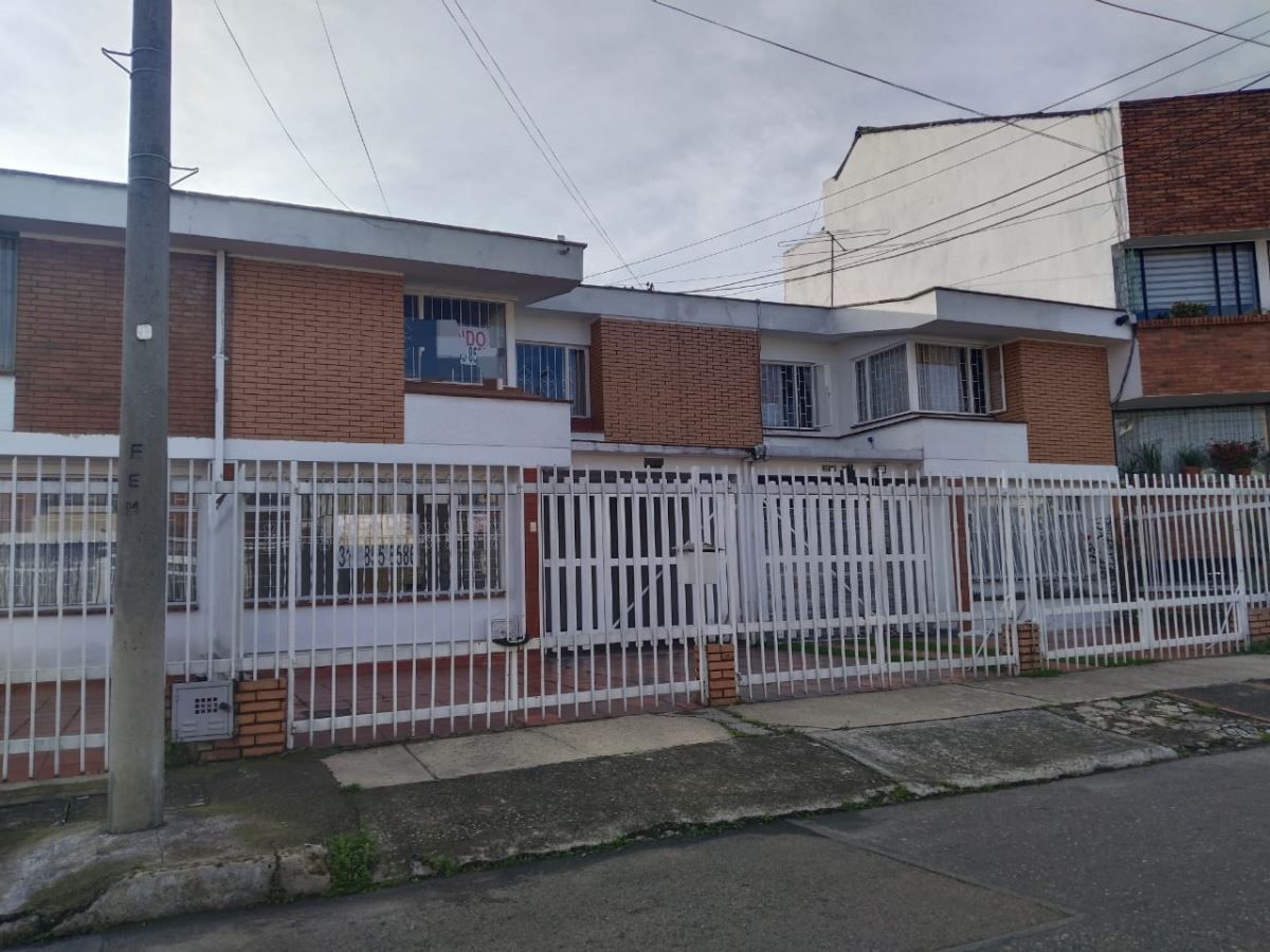 Casa en venta Cundinamarca Bogotá Prado Veraniego Sur 203 m2 Habitaciones 5 Baños 5 Garajes 3 Precio $870000000