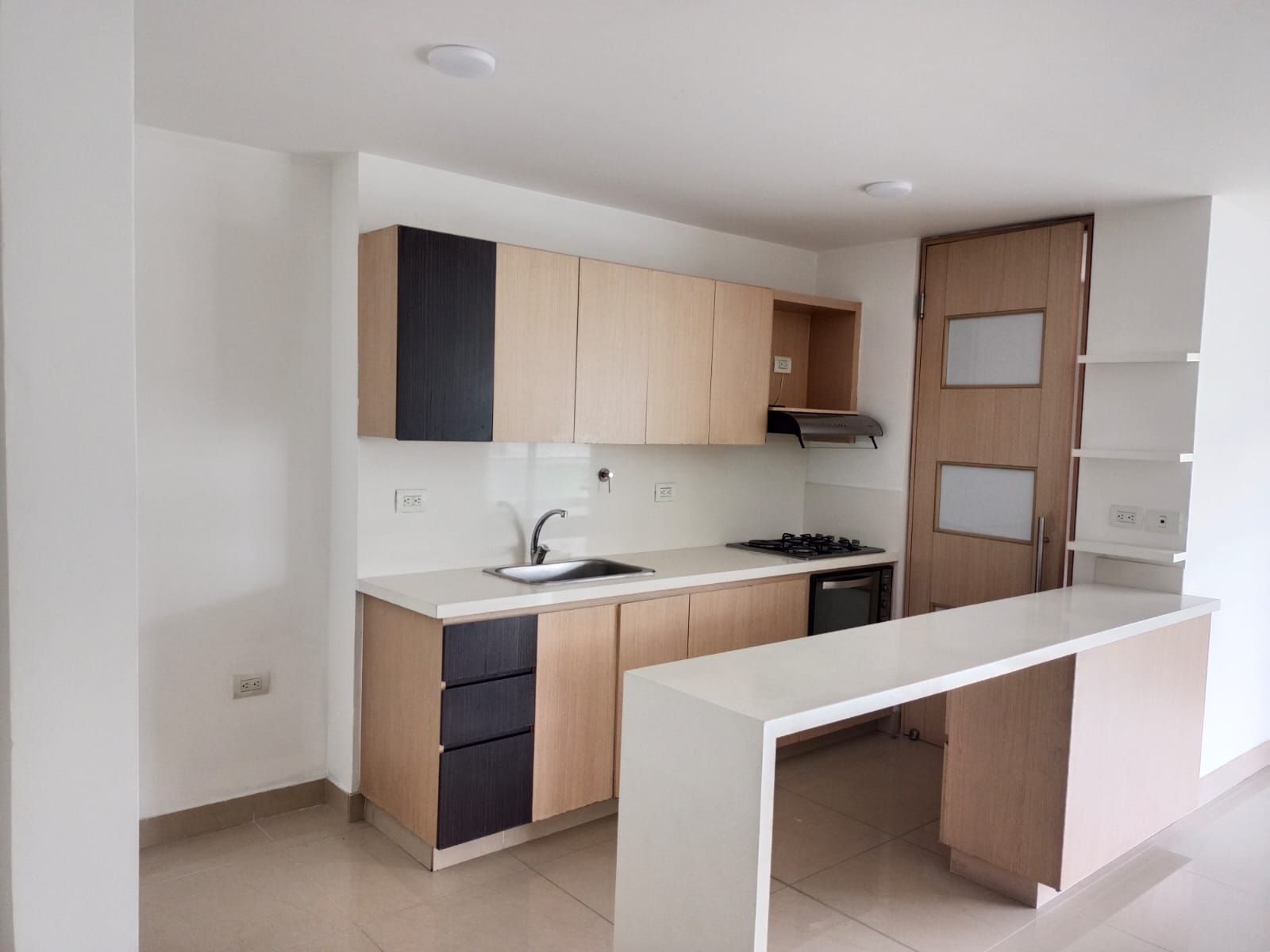 Apartamento en arriendo Antioquia Medellín Castropol 100 m2 Habitaciones 3 Baños 2 Garajes 2 Precio $4950000