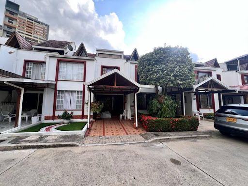 Casa en venta Santander Floridablanca Cr Altos De Cañaveral Campestre 130 m2 Habitaciones 4 Baños 3 Garajes 1 Precio $680000000