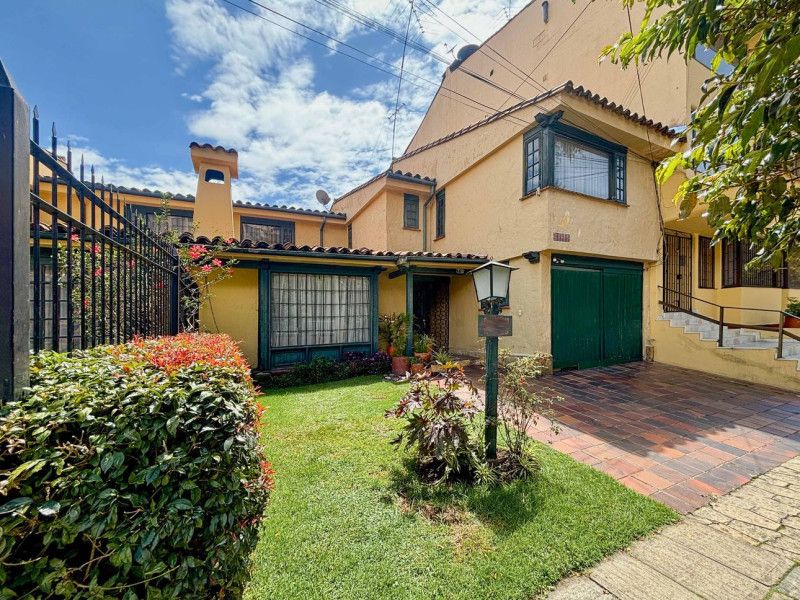 Casa en venta Cundinamarca Bogotá Santa Ana Occidental 234 m2 Habitaciones 4 Baños 3 Garajes 2 Precio $1200000000