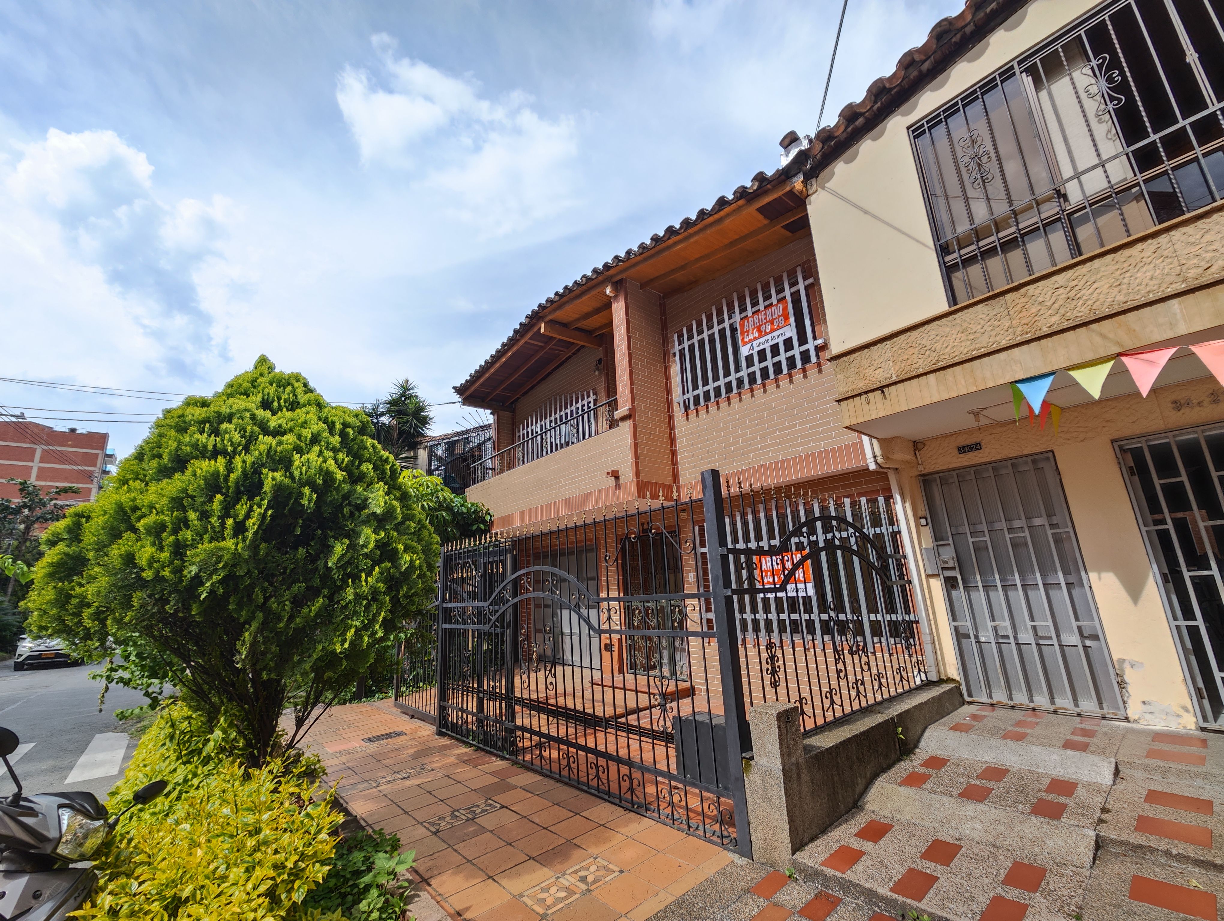 Casa en arriendo Antioquia Medellín La Castellana 300 m2 Habitaciones 5 Baños 6 Garajes 1 Precio $6500000