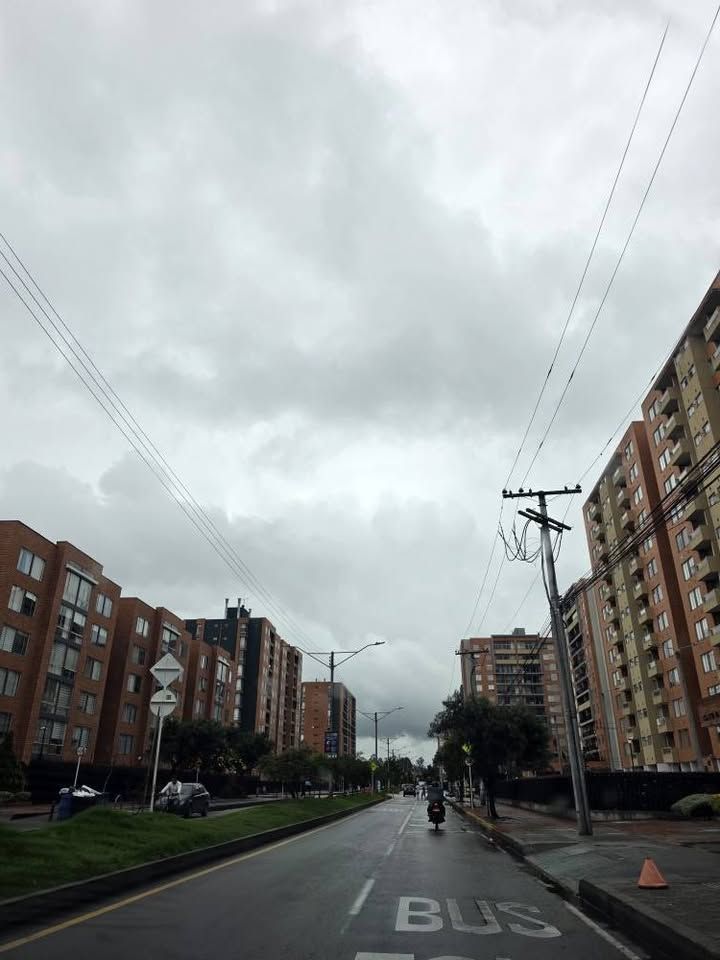 Apartamento en arriendo Cundinamarca Bogotá El Dorado 82 m2 Habitaciones 3 Baños 2 Garajes 1 Precio $2700000