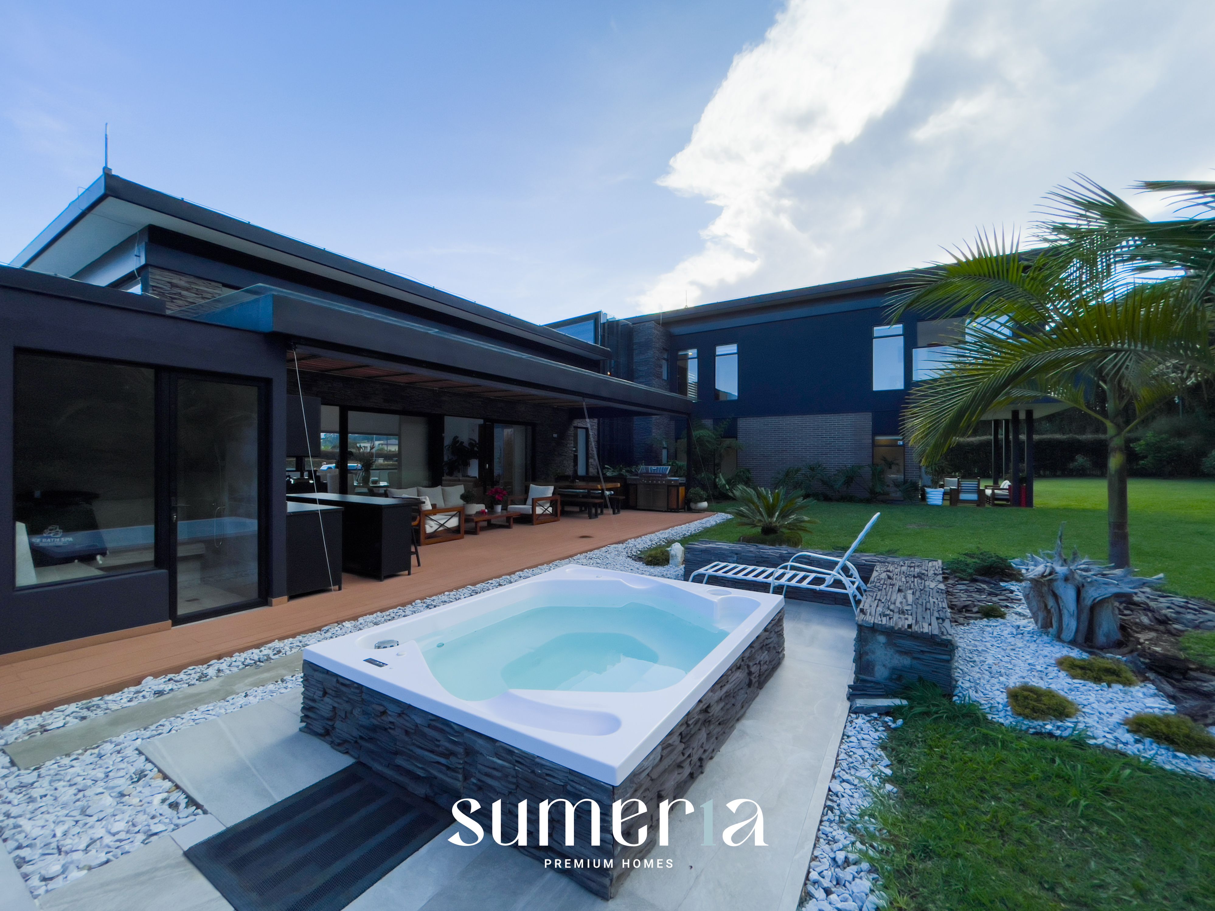 Casa Campestre en arriendo o venta Antioquia Rionegro S3-de-10 2370 m2 Habitaciones 6 Baños 6 Garajes 6 Precio venta $6500000000 Precio arriendo $40000000