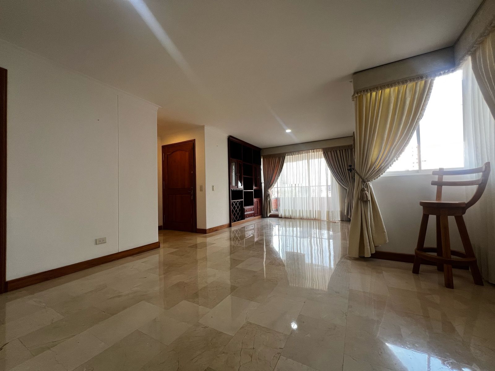 Apartamento en arriendo Antioquia Medellín El Castillo 130 m2 Habitaciones 3 Baños 3 Garajes 2 Precio $3950000