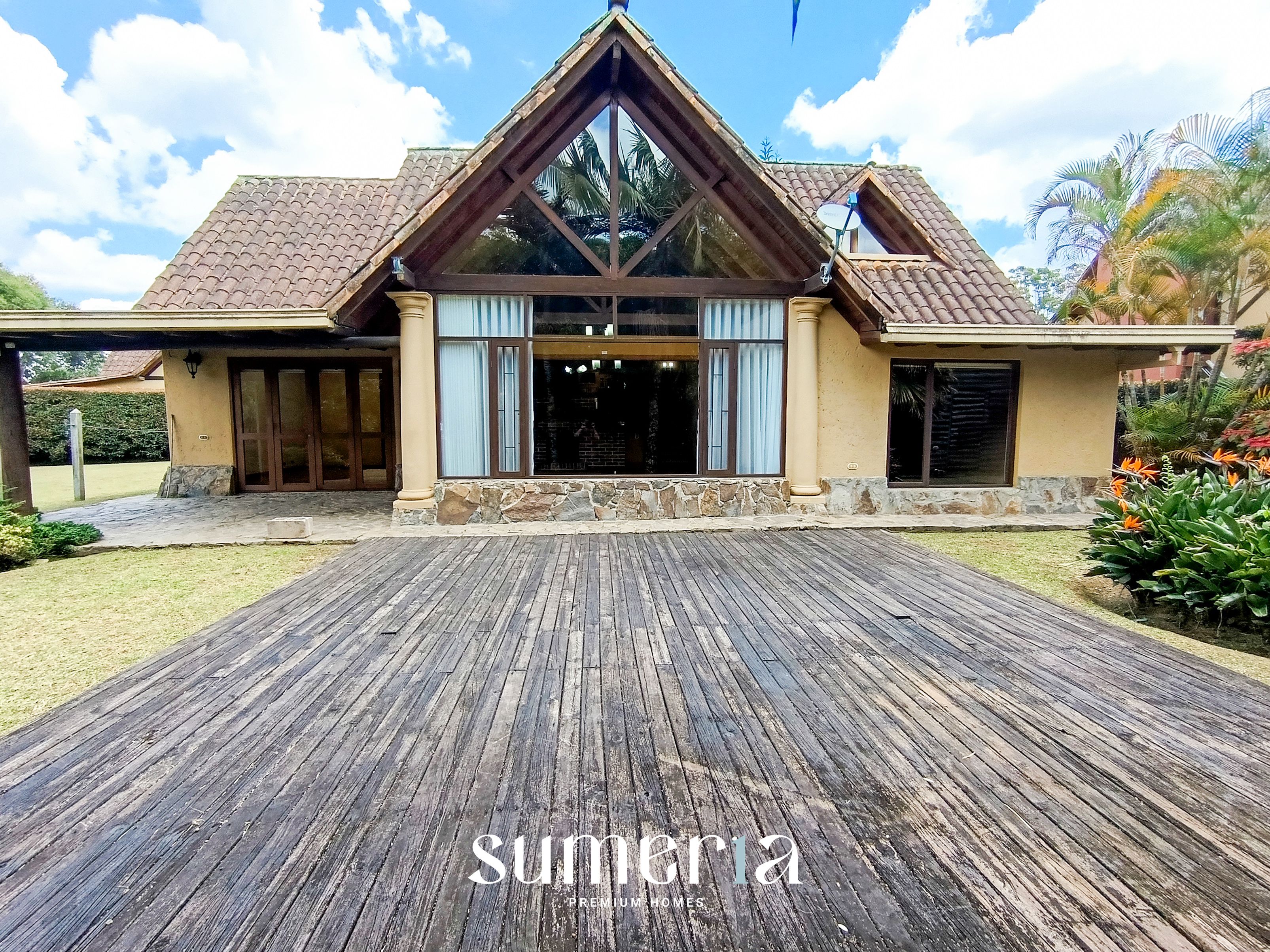 Casa Campestre en arriendo o venta Antioquia Rionegro S3-de-10 250 m2 Habitaciones 4 Baños 3 Garajes 4 Precio venta $1800000000 Precio arriendo $7000000