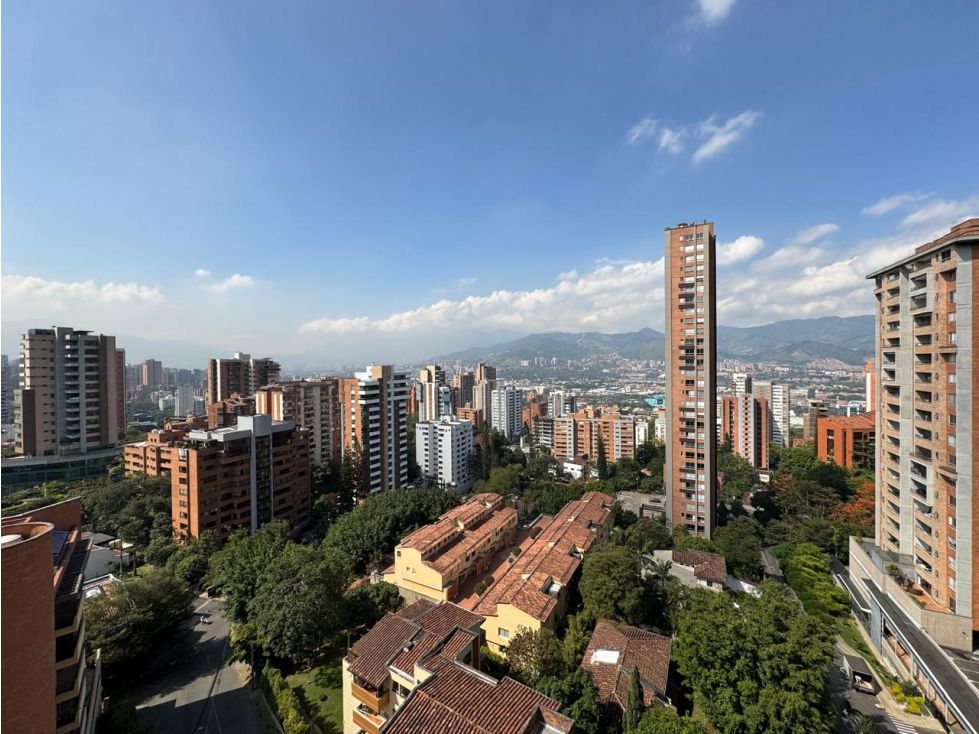 Oficina en venta Antioquia Medellín Castropol 236 m2 Habitaciones 0 Baños 2 Garajes 7 Precio $3000000000