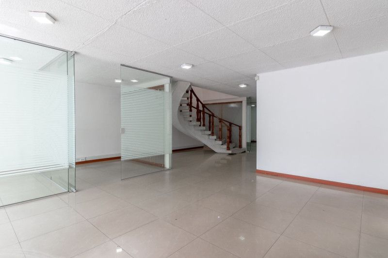 Casa en arriendo Cundinamarca Bogotá San Luis 350 m2 Habitaciones 6 Baños 5 Garajes 10 Precio $14500000