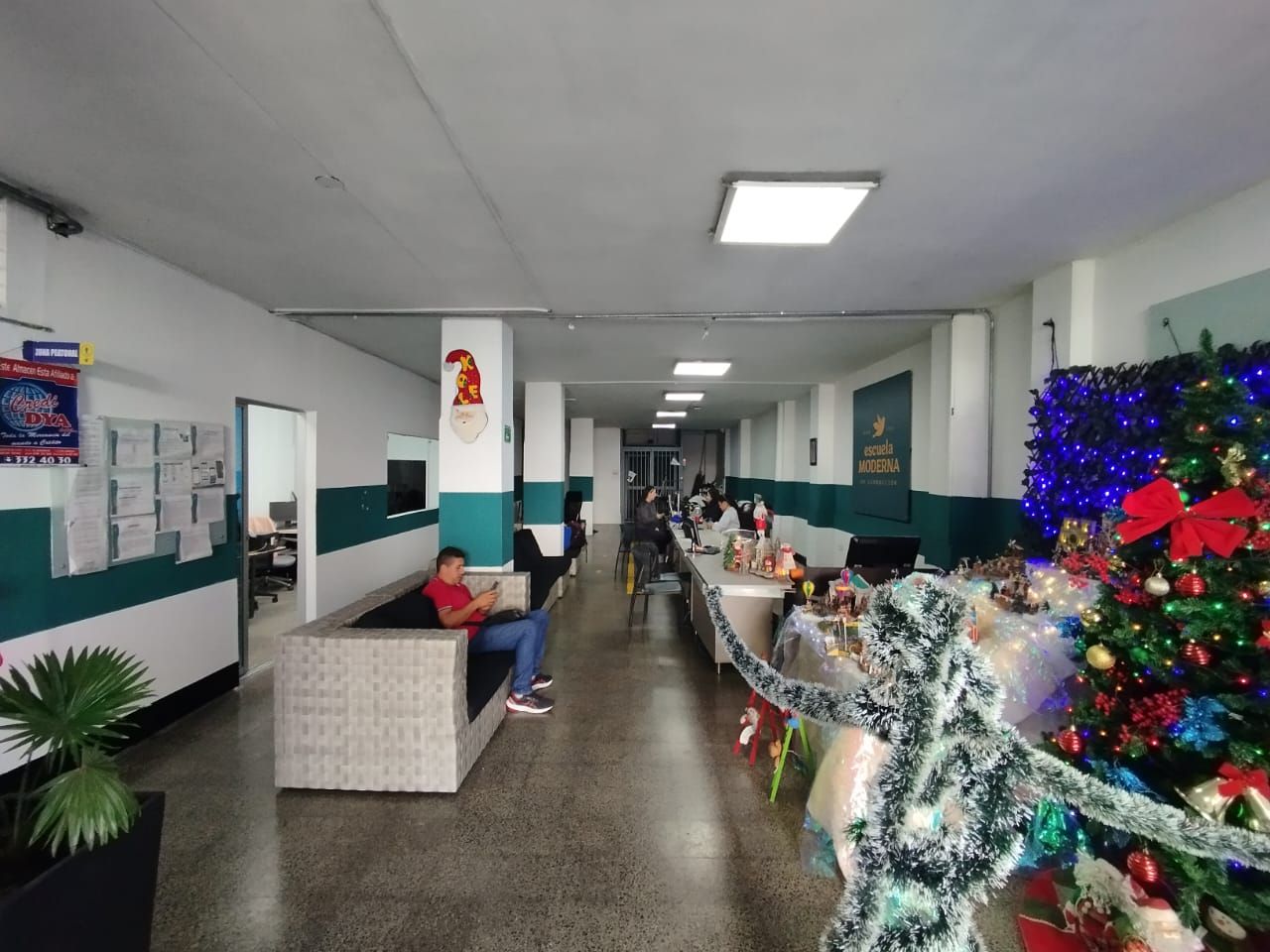 Local en arriendo Antioquia Medellín San Benito 400 m2 Habitaciones 0 Baños 4 Garajes 0 Precio $17000000