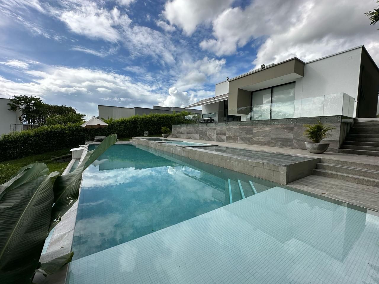 Casa en venta Risaralda Pereira Avenida 30 De Agosto 277 m2 Habitaciones 3 Baños 5 Garajes 6 Precio $2100000000