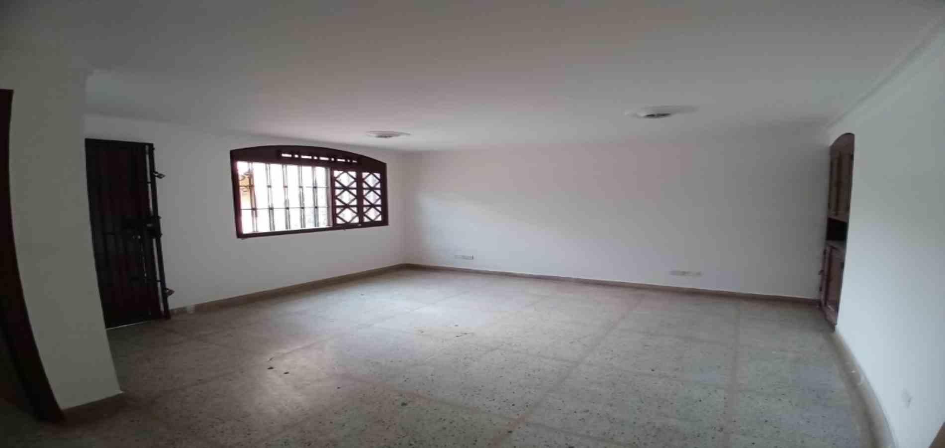Local en arriendo Antioquia Medellín Ferreni 300 m2 Habitaciones 0 Baños 3 Garajes 4 Precio $13000000