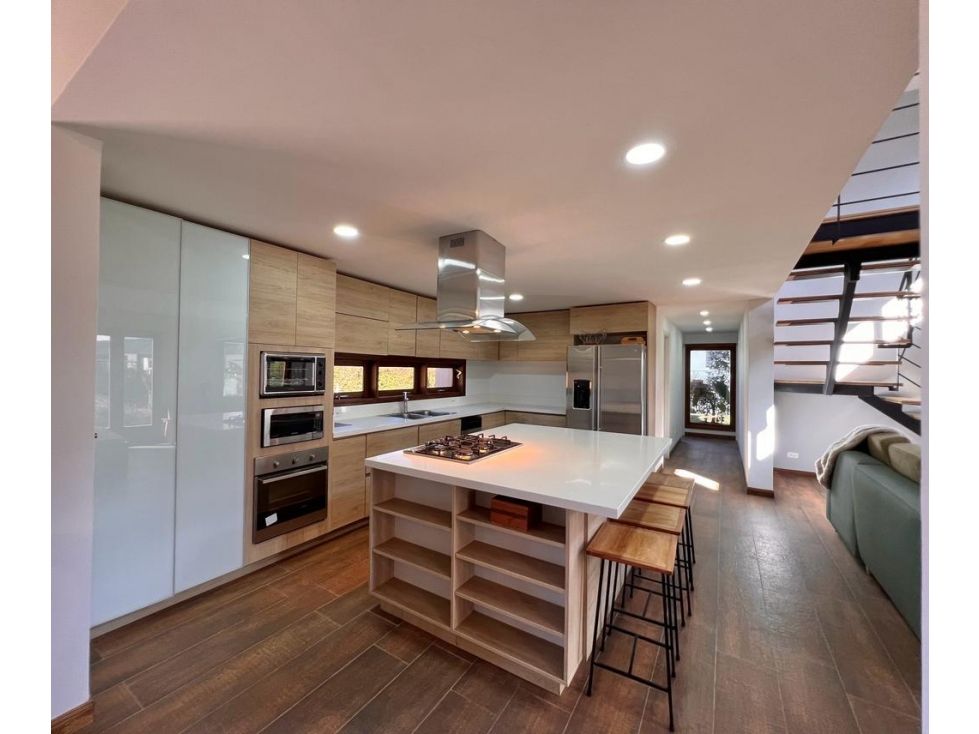 Casa en arriendo o venta Antioquia Medellín La Avanzada 210 m2 Habitaciones 3 Baños 3 Garajes 1 Precio venta $1540000000 Precio arriendo $10000000