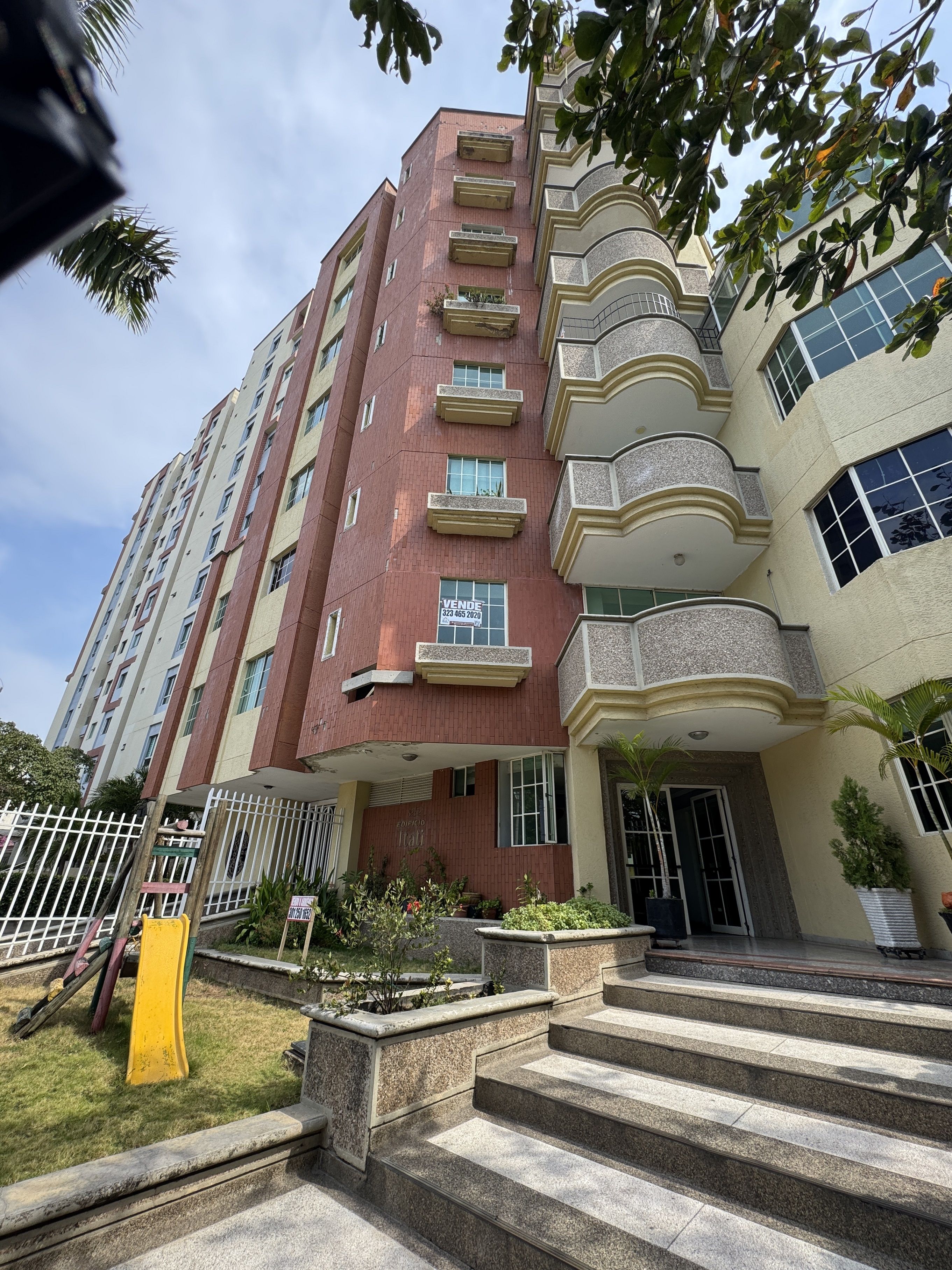 Apartamento en arriendo Atlántico Barranquilla Granadillo 195 m2 Habitaciones 3 Baños 3 Garajes 1 Precio $1800000