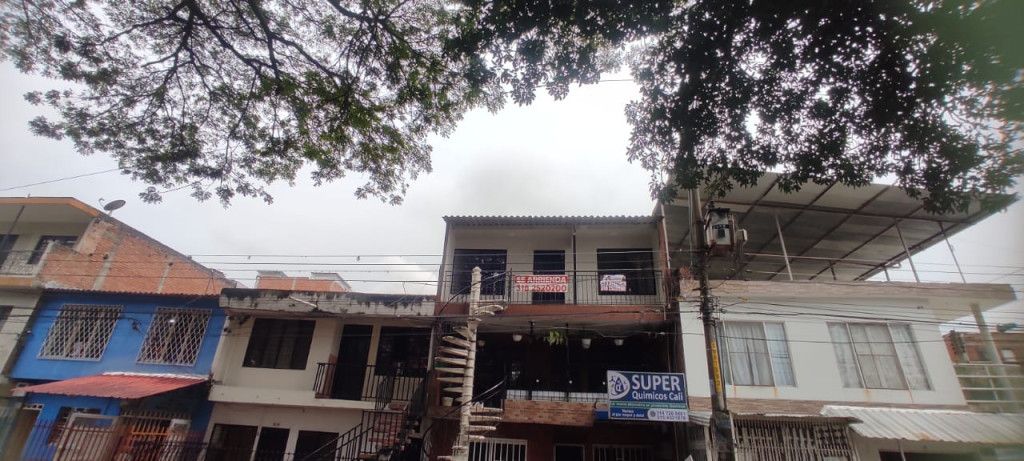 Apartamento en arriendo Valle Del Cauca Cali Siete De Agosto 100 m2 Habitaciones 4 Baños 1 Garajes 0 Precio $800000