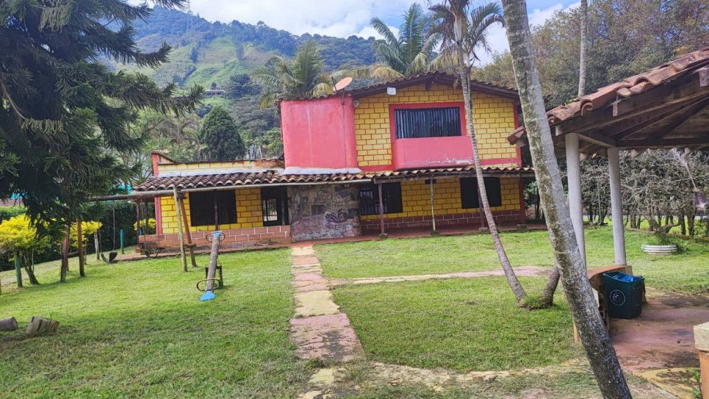 Casa Campestre en venta Antioquia Medellín El Rincon 120 m2 Habitaciones 4 Baños 3 Garajes 0 Precio $670000000