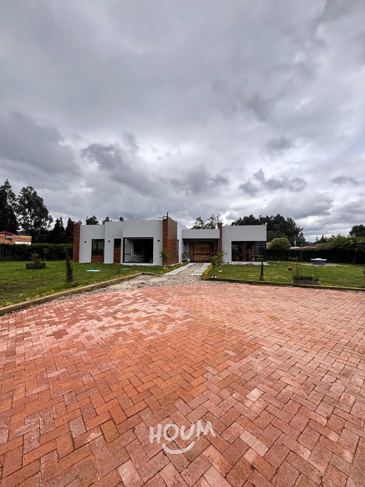 Casa en arriendo Cundinamarca Chía Santa Lucia 334 m2 Habitaciones 4 Baños 5 Garajes 4 Precio $8900000