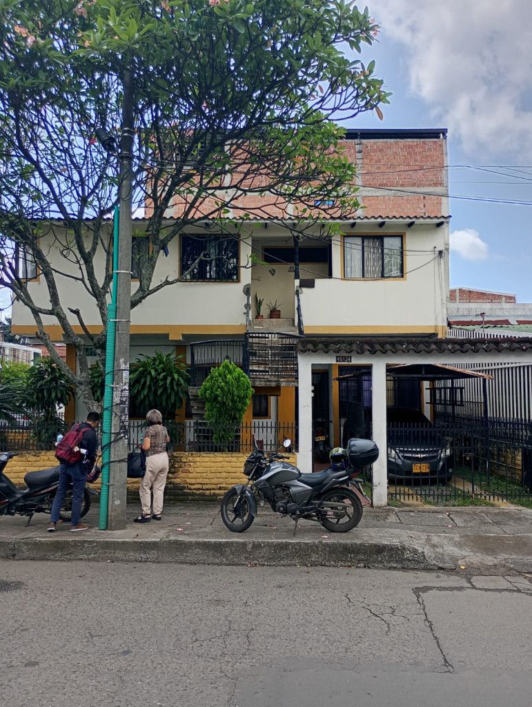 Casa en venta Valle Del Cauca Cali Salomia 407 m2 Habitaciones 10 Baños 5 Garajes 1 Precio $800000000