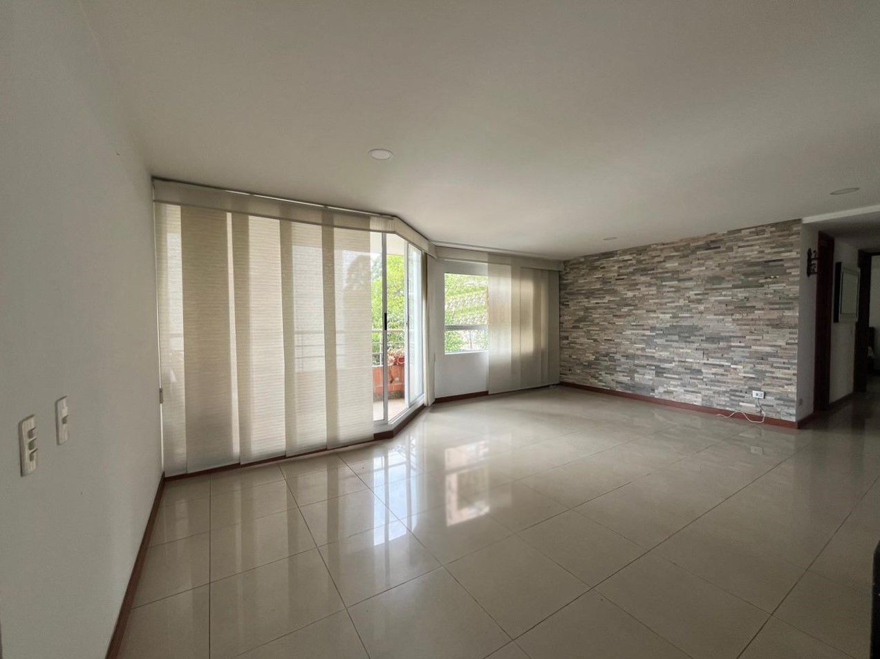 Apartamento en arriendo o venta Antioquia Medellín El Tesoro 98 m2 Habitaciones 3 Baños 3 Garajes 1 Precio venta $710000000 Precio arriendo $5200000
