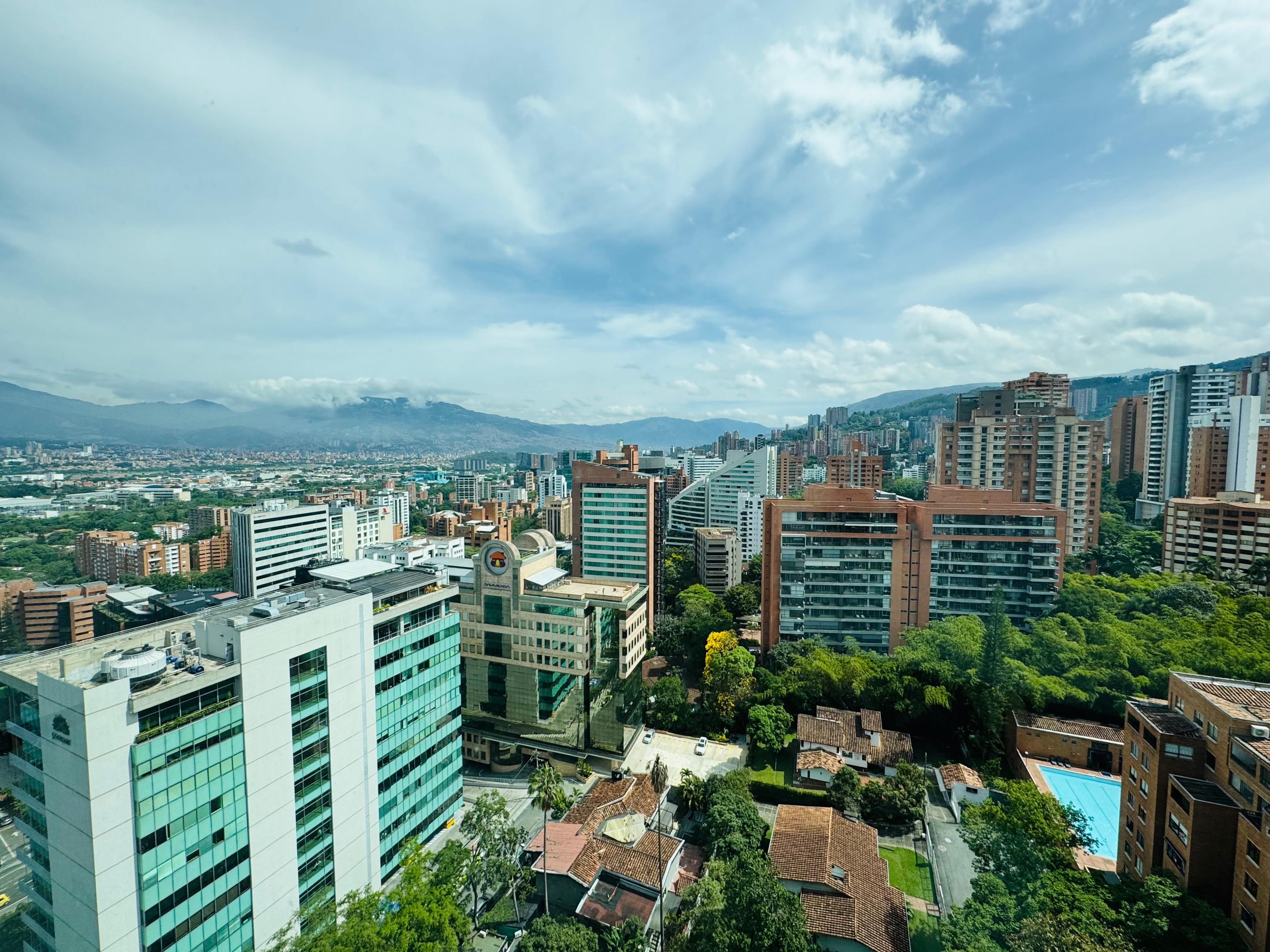 Apartamento en arriendo Antioquia Medellín Alejandria 72 m2 Habitaciones 2 Baños 2 Garajes 2 Precio $4300000