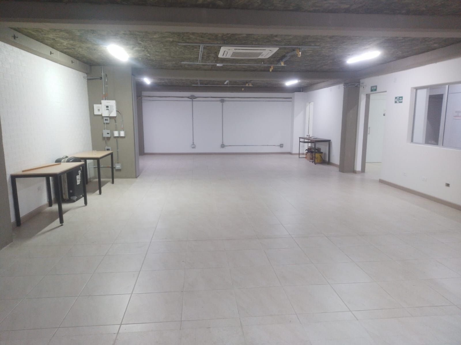 Oficina en arriendo Antioquia Itagüí La Esmeralda 230 m2 Habitaciones 0 Baños 4 Garajes 4 Precio $12000000