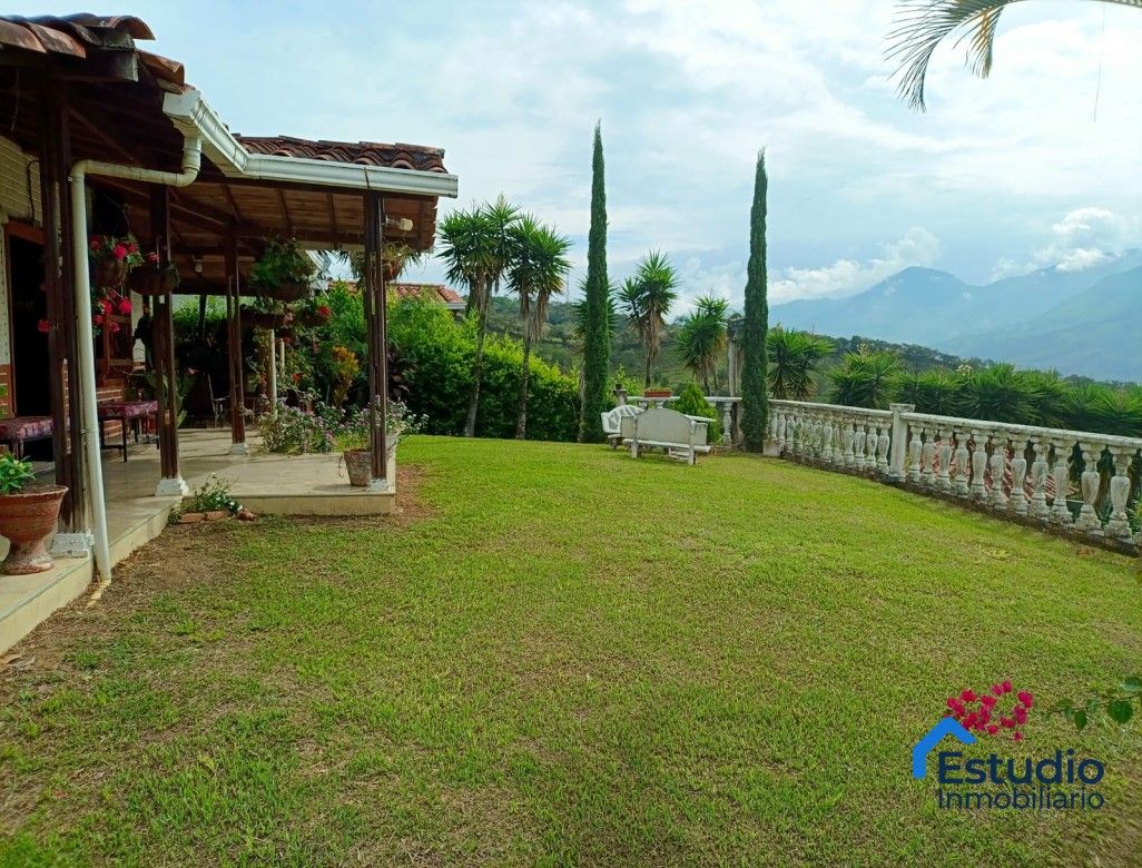 Finca en venta Antioquia Barbosa Centro 1100 m2 Habitaciones 3 Baños 2 Garajes 4 Precio $320000000