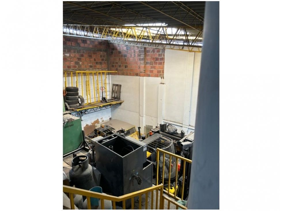 Bodega en venta Cundinamarca Bogotá Ub Carvajal 225 m2 Habitaciones 0 Baños 3 Garajes 2 Precio $1075000000