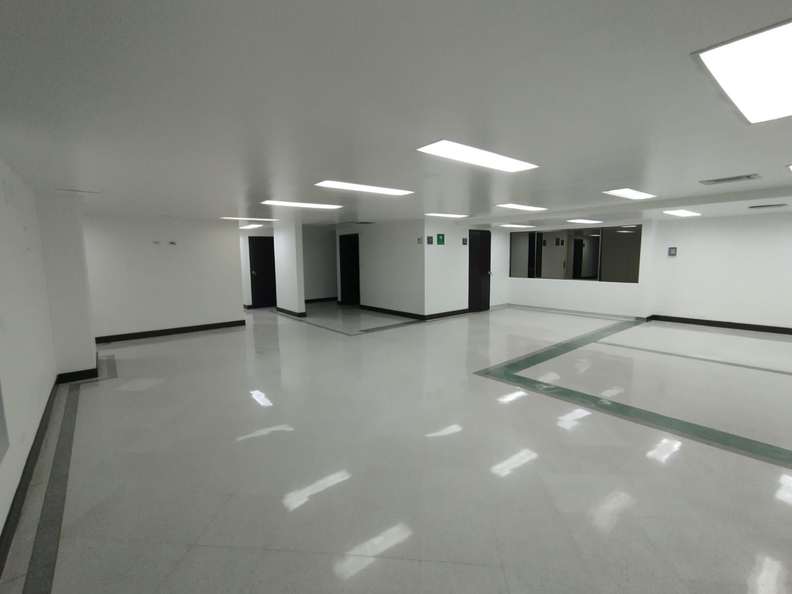 Oficina en arriendo Antioquia Medellín La Candelaria 535 m2 Habitaciones 0 Baños 10 Garajes 0 Precio $37350160