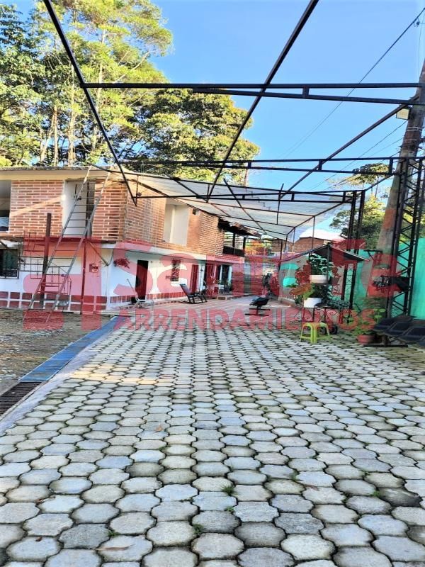 Casa en arriendo Antioquia Caldas El Cano 400 m2 Habitaciones 6 Baños 3 Garajes 6 Precio $4500000