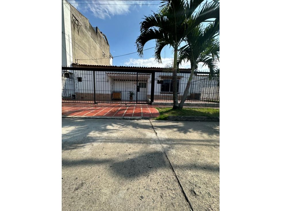 Casa en venta Valle Del Cauca Cali Prados Del Norte 350 m2 Habitaciones 4 Baños 5 Garajes 2 Precio $690000000