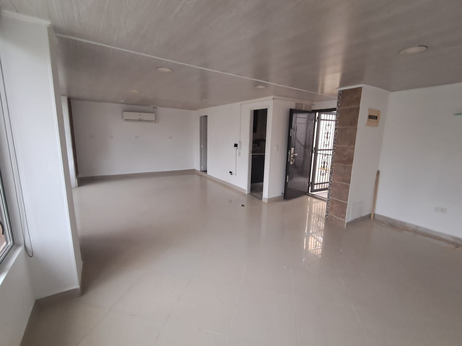 Oficina en arriendo Antioquia Medellín Laureles 70 m2 Habitaciones 0 Baños 1 Garajes 0 Precio $3500000