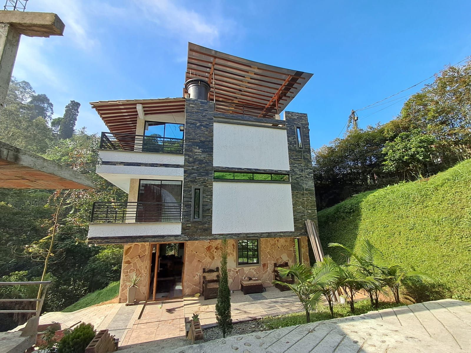 Casa Campestre en arriendo Antioquia La Estrella San Isidro 4500 m2 Habitaciones 4 Baños 4 Garajes 6 Precio $8000000