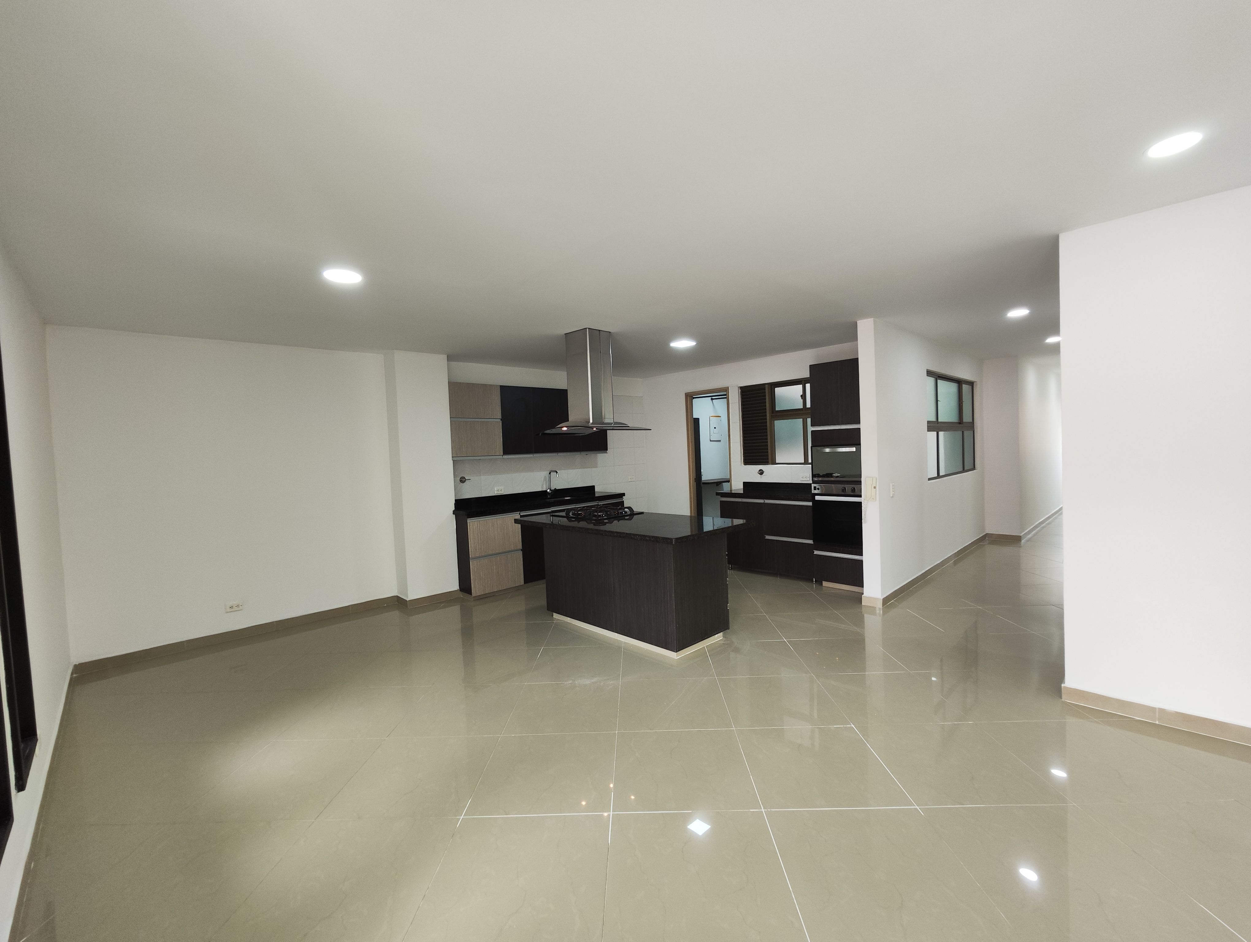 Apartamento en arriendo Antioquia Medellín La Castellana 120 m2 Habitaciones 3 Baños 3 Garajes 1 Precio $3400000
