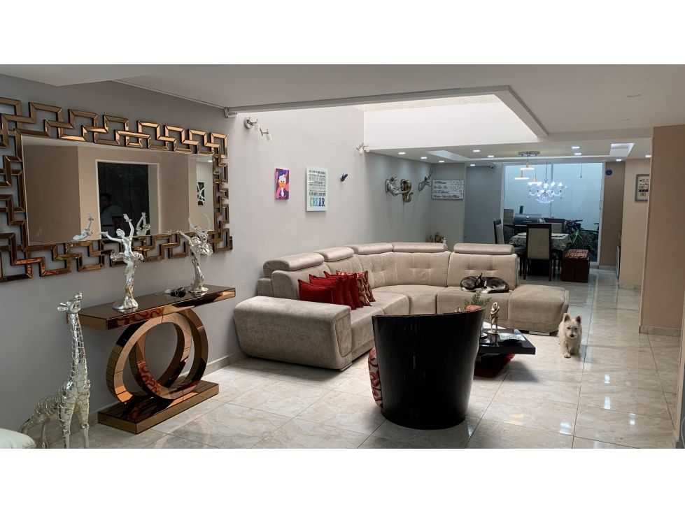 Casa en venta Valle Del Cauca Cali Urbanización La Flora 340 m2 Habitaciones 5 Baños 5 Garajes 2 Precio $750000000