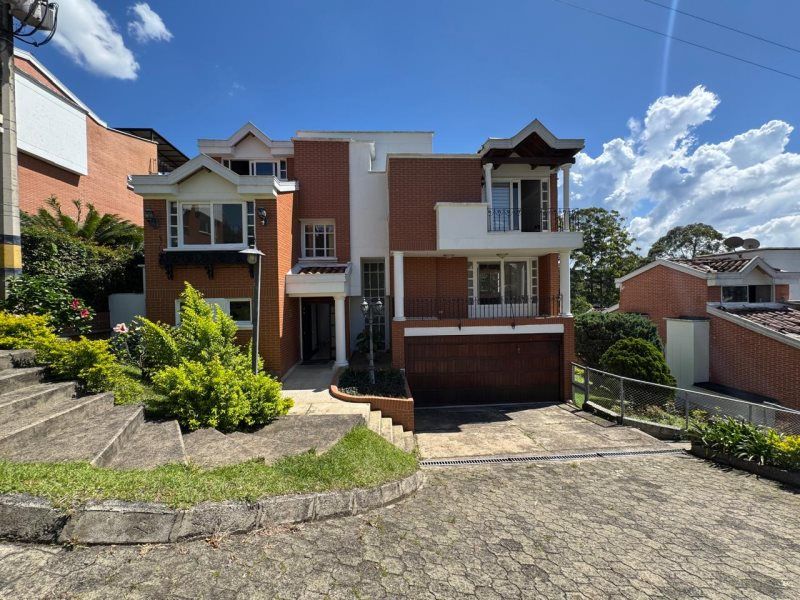 Casa en venta Antioquia Medellín Patio Bonito 415 m2 Habitaciones 4 Baños 5 Garajes 2 Precio $2200000000