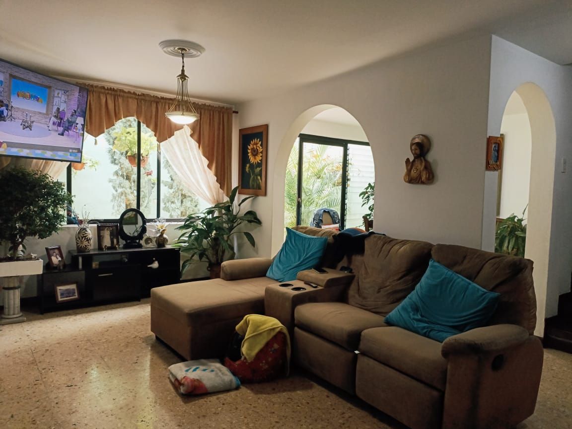 Oficina en arriendo Antioquia Medellín La Palma 240 m2 Habitaciones 0 Baños 3 Garajes 3 Precio $6000000