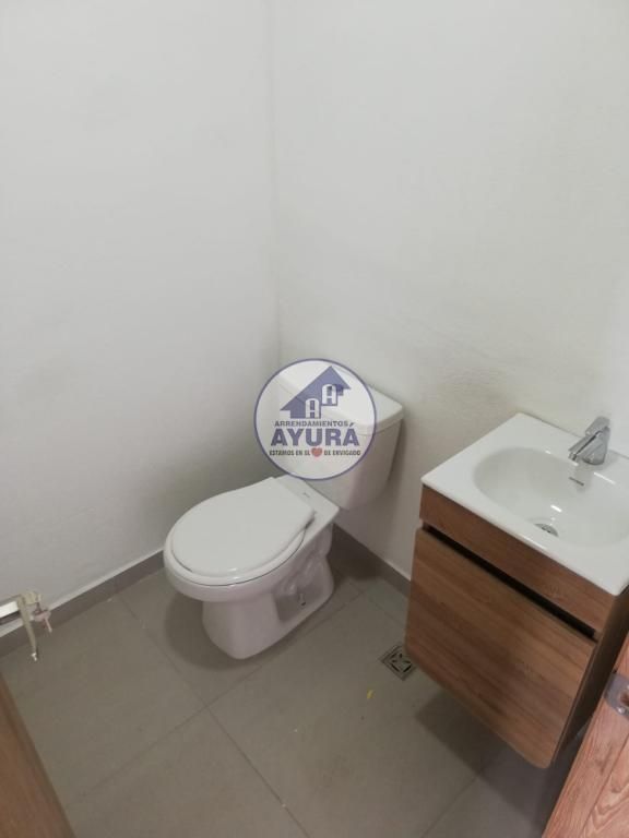 Local en arriendo Antioquia Envigado El Dorado 32 m2 Habitaciones 0 Baños 1 Garajes 0 Precio $2800000