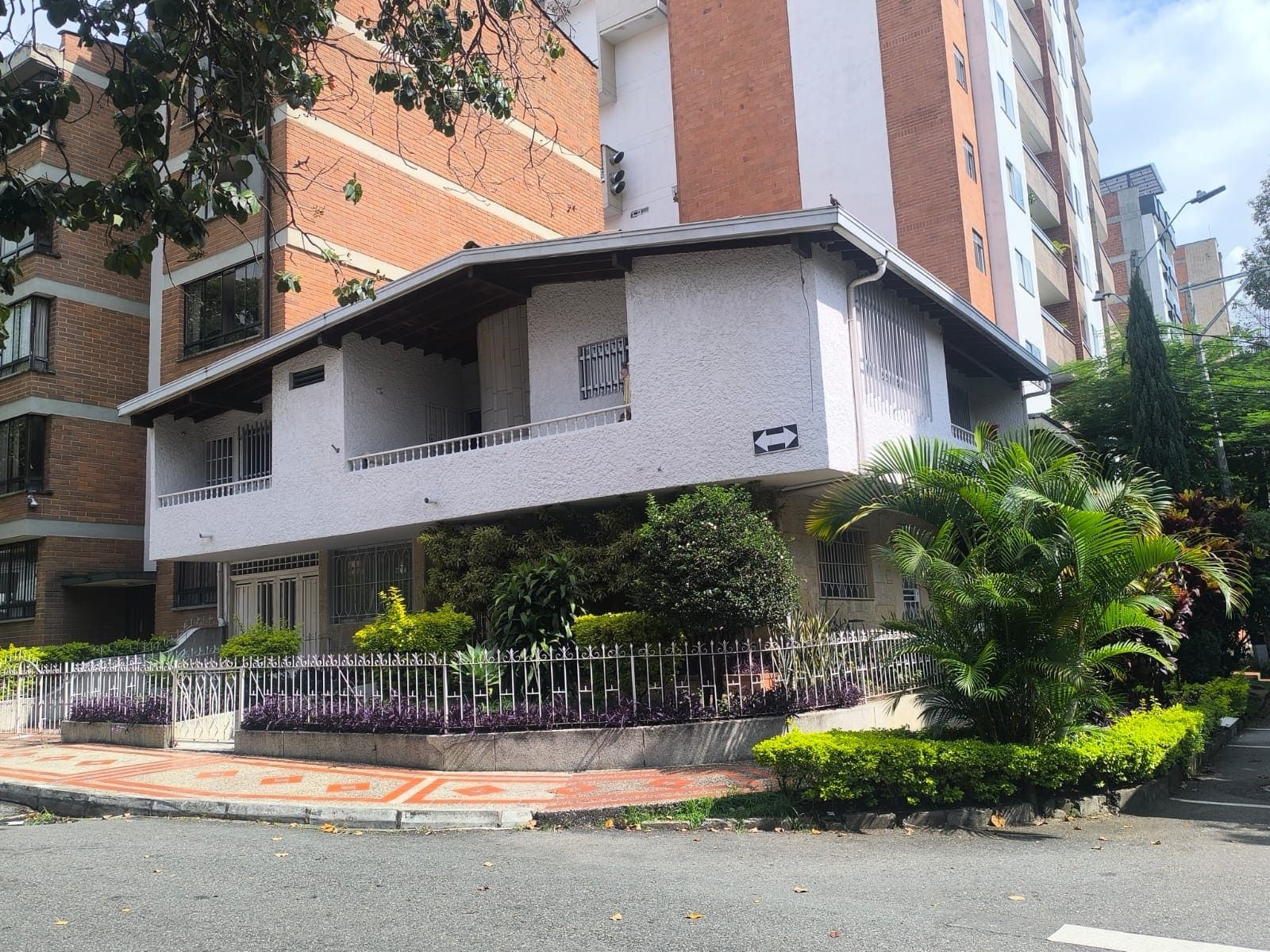 Casa en venta Antioquia Medellín Lorena 270 m2 Habitaciones 6 Baños 4 Garajes 1 Precio $1450000000