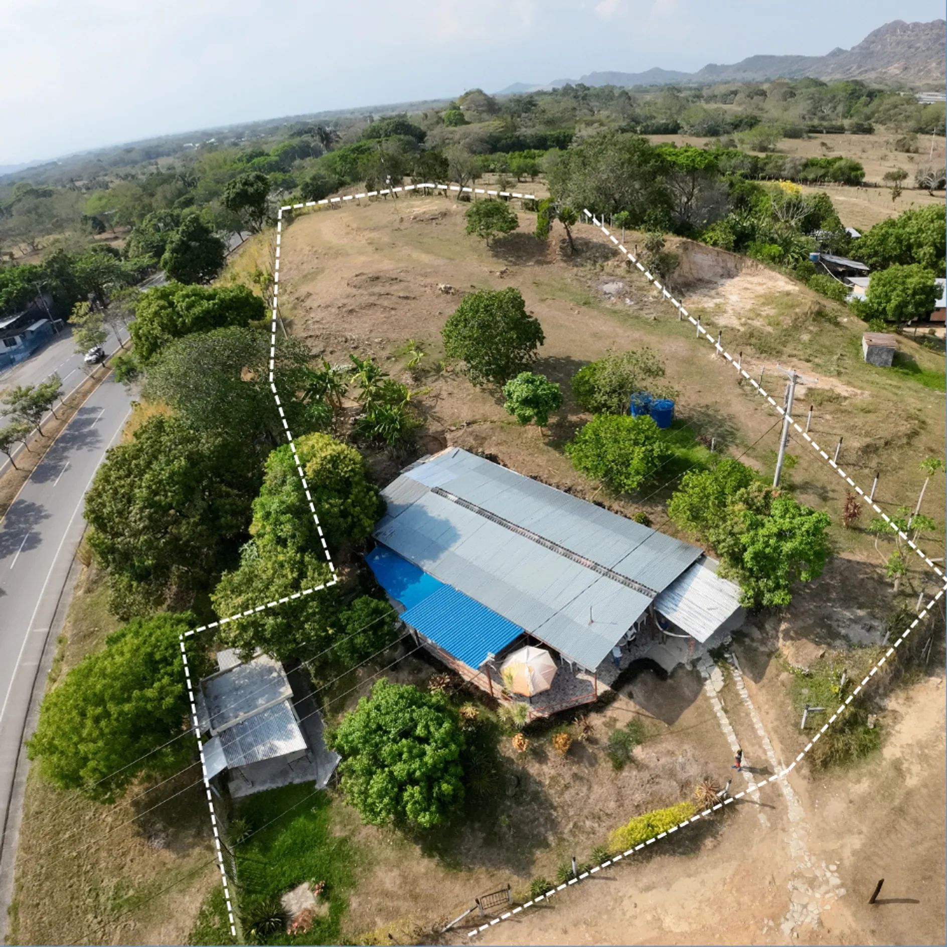 Finca en venta Tolima Ibagué Br La Macarena Parte Baja 3200 m2 Habitaciones 4 Baños 2 Garajes 3 Precio $800000000