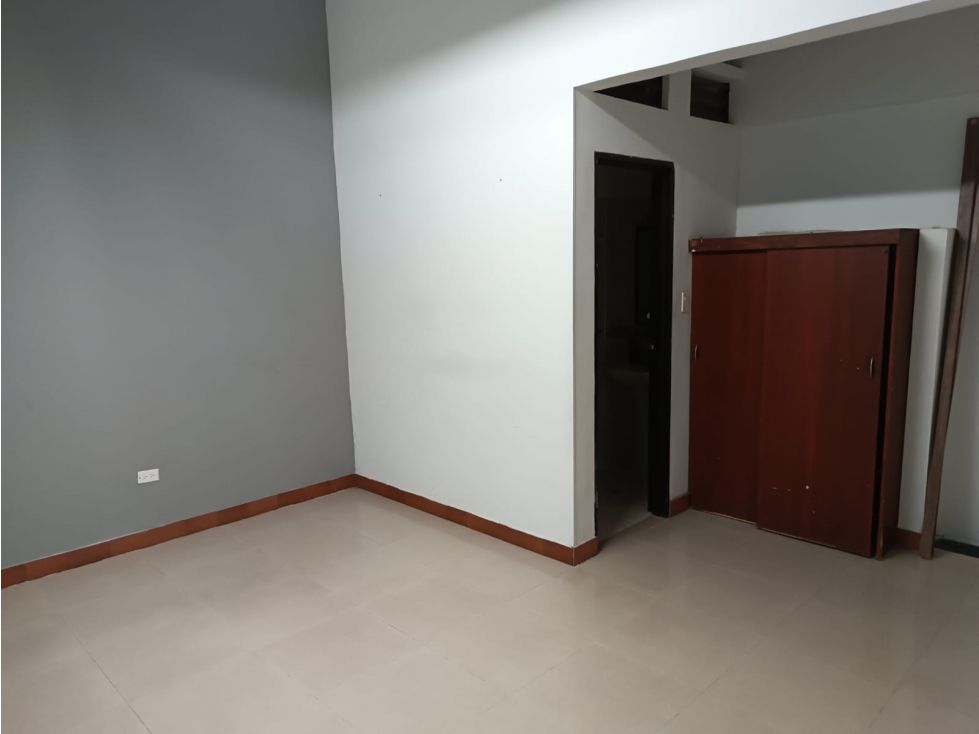 Oficina en arriendo Valle Del Cauca Cali 3 De Julio 250 m2 Habitaciones 0 Baños 4 Garajes 1 Precio $3500000