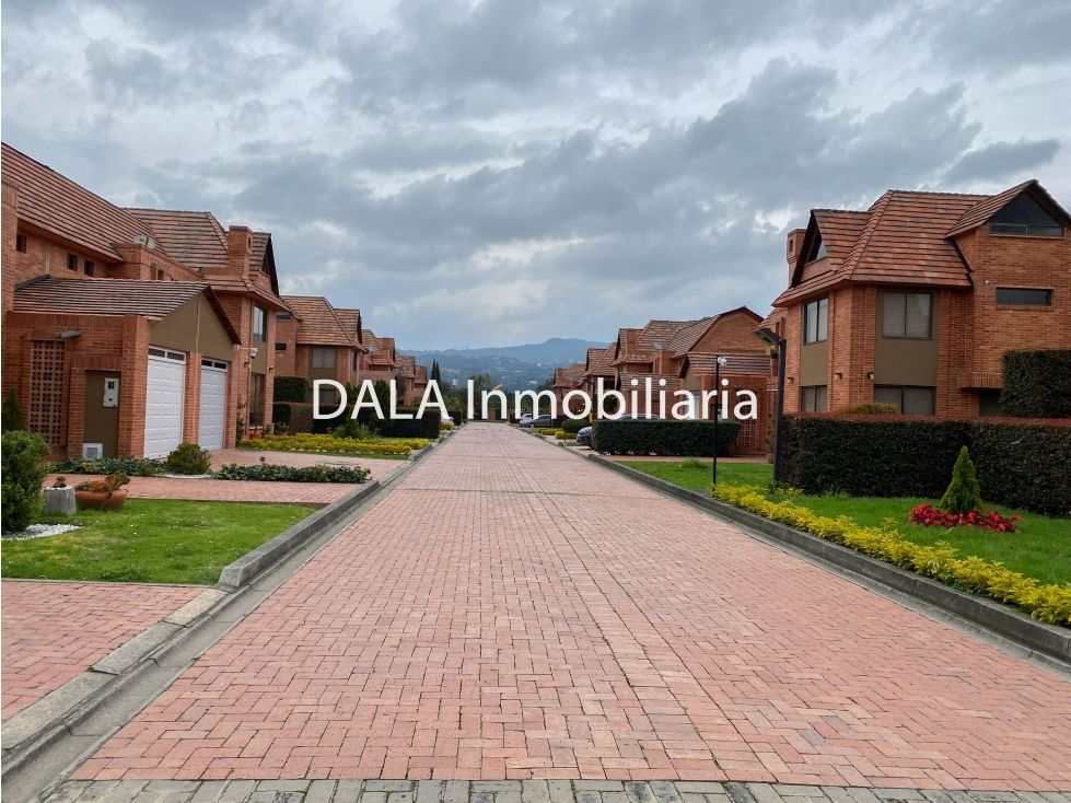 Casa en arriendo Cundinamarca Cajicá Santa Cruz 264 m2 Habitaciones 4 Baños 5 Garajes 6 Precio $8459000