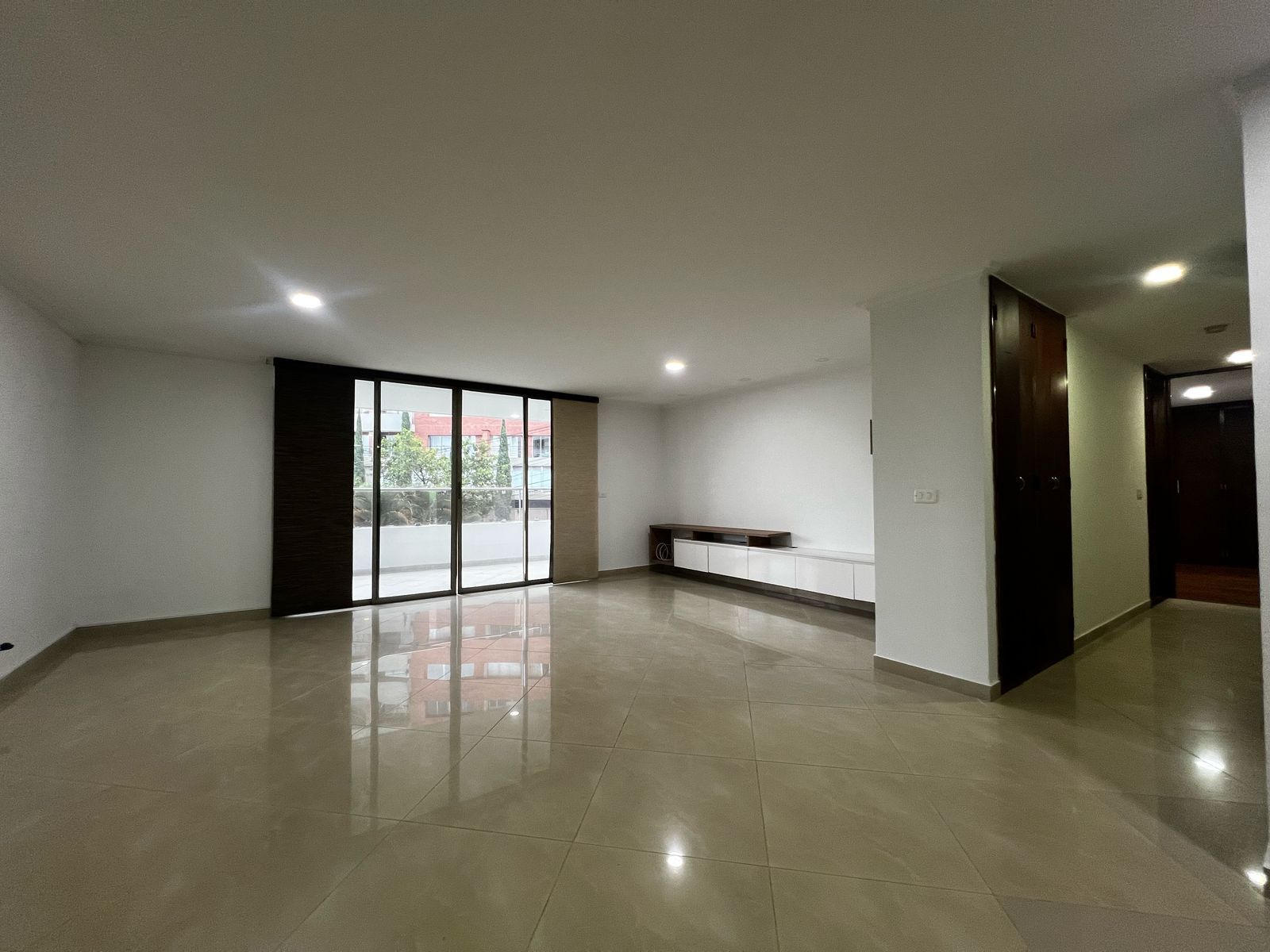 Apartamento en arriendo Antioquia Envigado El Esmeraldal 200 m2 Habitaciones 3 Baños 4 Garajes 2 Precio $6550000