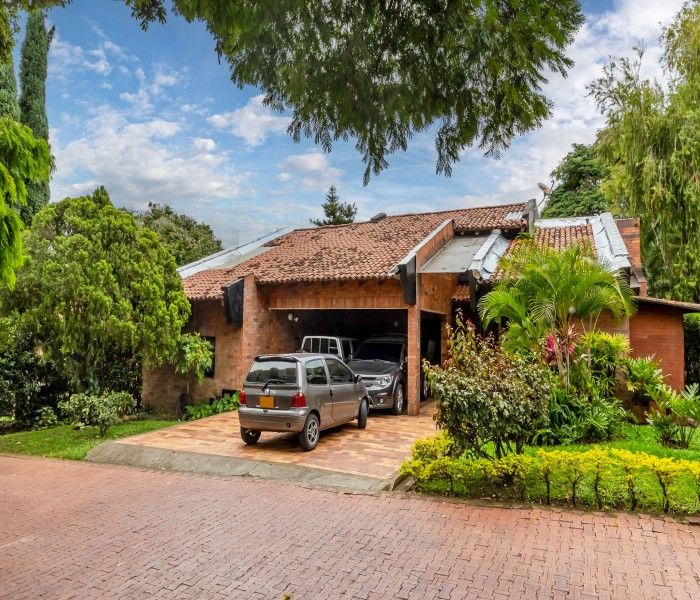 Casa en venta Valle Del Cauca Cali Parcelaciones Pance 260 m2 Habitaciones 4 Baños 4 Garajes 4 Precio $1100000000