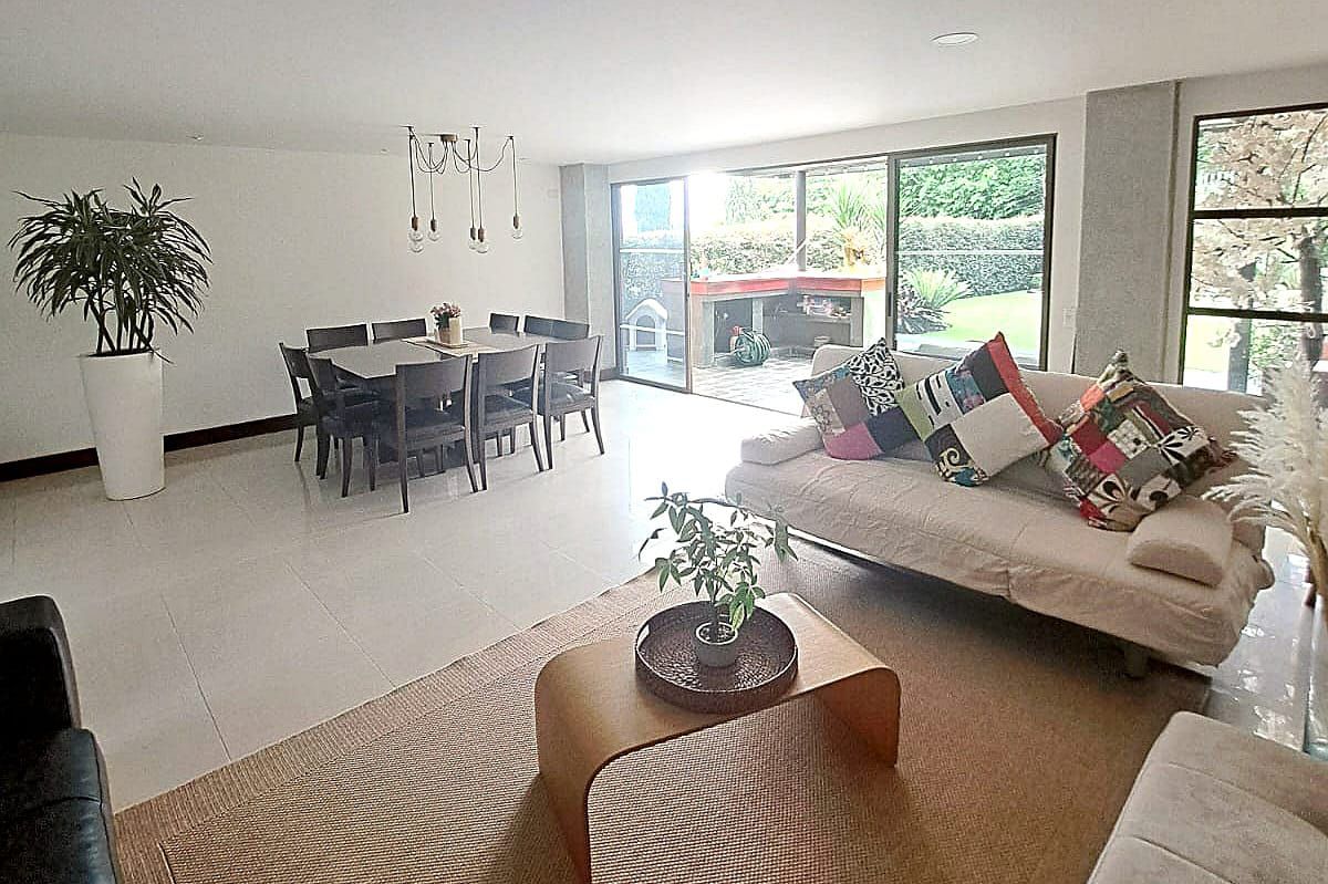 Casa en arriendo Antioquia Envigado El Chocho 240 m2 Habitaciones 3 Baños 4 Garajes 4 Precio $13000000