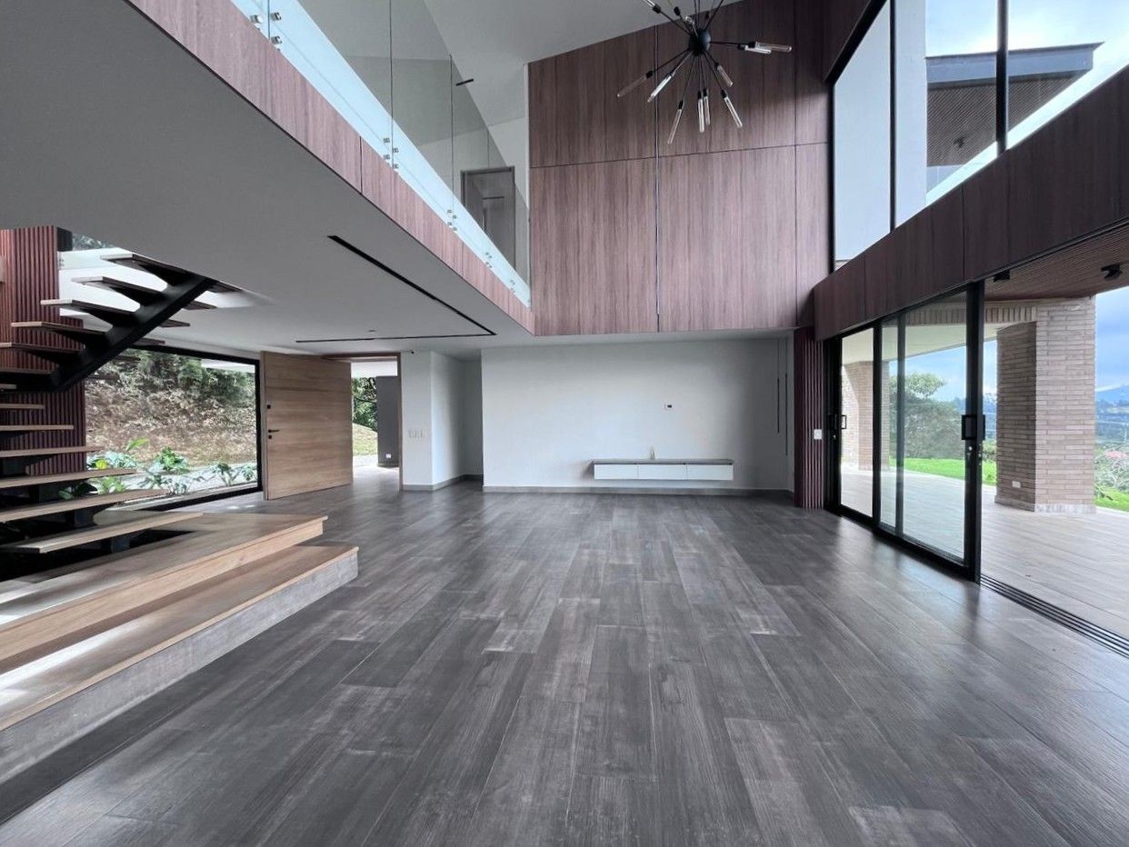 Casa en venta Antioquia Envigado Loma Benedictinos 7000 m2 Habitaciones 4 Baños 5 Garajes 6 Precio $3600000000