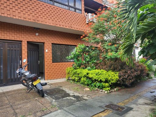 Casa en arriendo Antioquia Medellín Lorena 300 m2 Habitaciones 7 Baños 4 Garajes 0 Precio $8800000