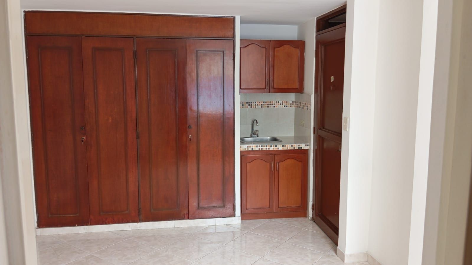 Apartaestudio en arriendo Valle Del Cauca Cali El Cedro 20 m2 Habitaciones 0 Baños 1 Garajes 0 Precio $560000