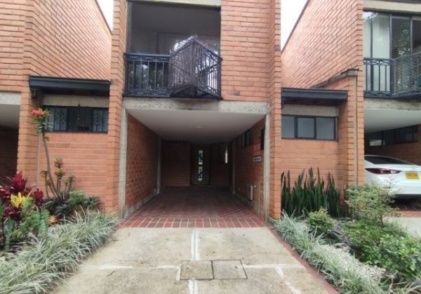 Casa en arriendo Antioquia Envigado Alto De Misael 220 m2 Habitaciones 4 Baños 5 Garajes 1 Precio $7500000