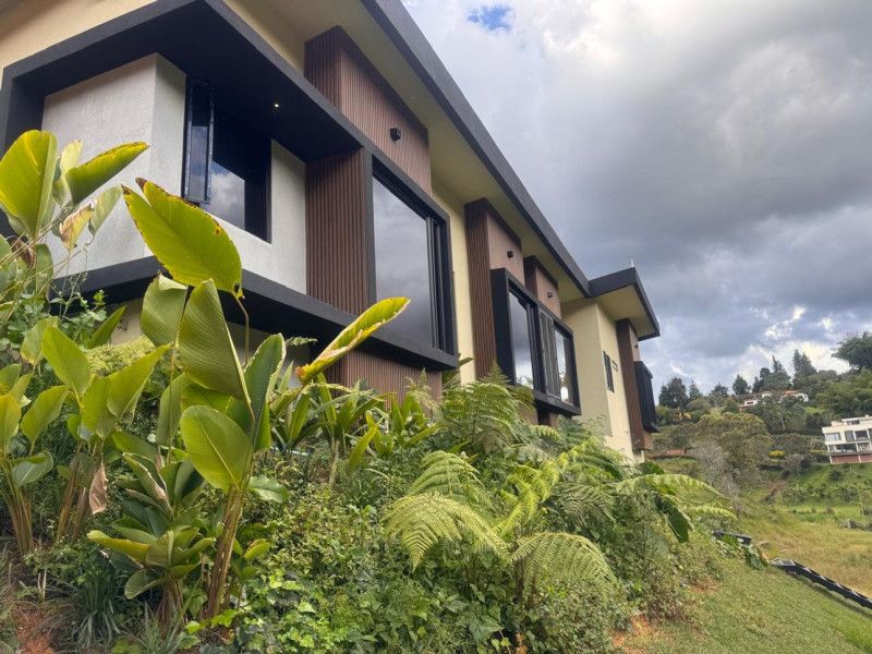 Casa Campestre en venta Antioquia Guarne Guarne 416 m2 Habitaciones 4 Baños 5 Garajes 4 Precio $3900000000