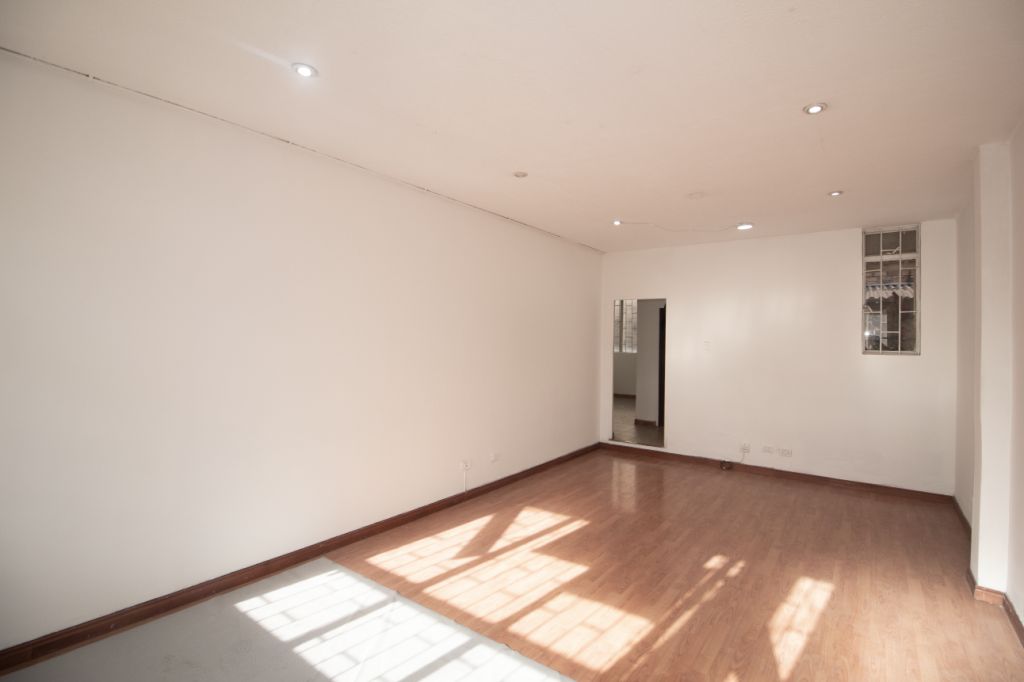 Local en arriendo Cundinamarca Bogotá Quinta Paredes 40 m2 Habitaciones 0 Baños 1 Garajes 0 Precio $1600000