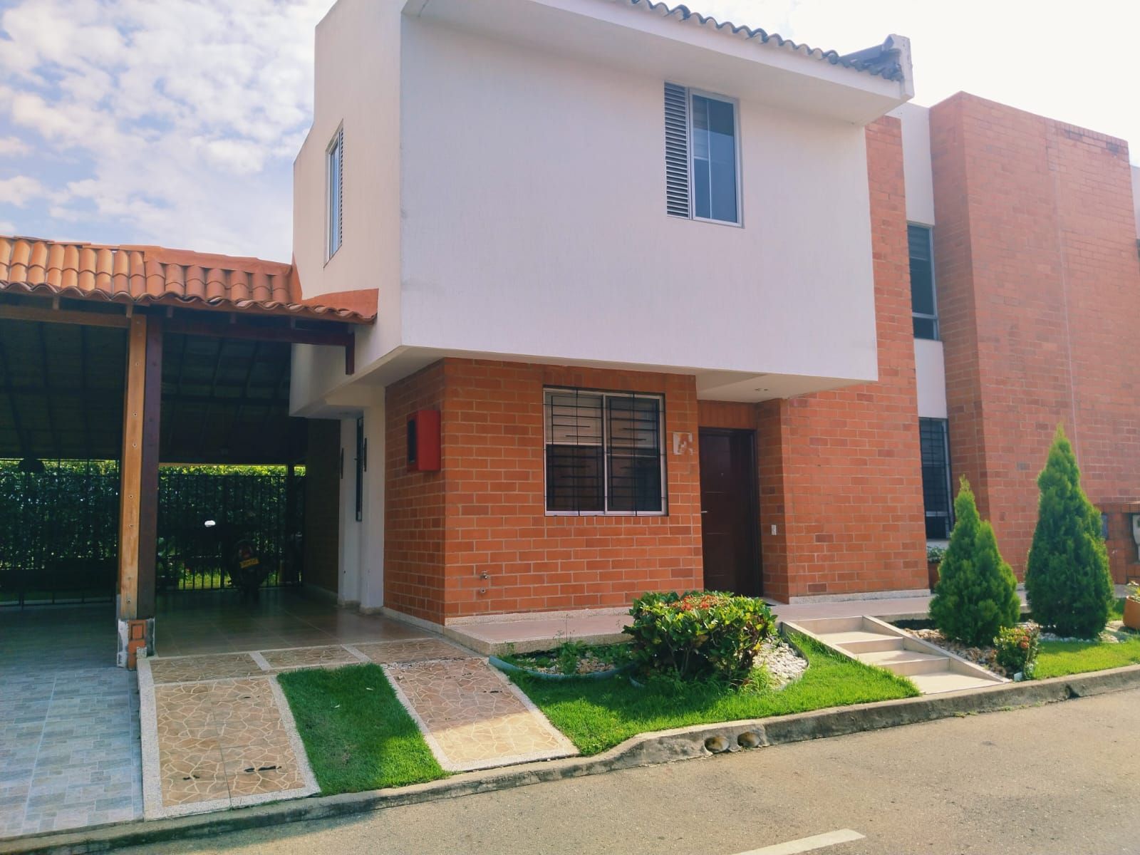 Casa en venta Valle Del Cauca Jamundí Ub Sol De Primavera 169 m2 Habitaciones 5 Baños 5 Garajes 2 Precio $500000000
